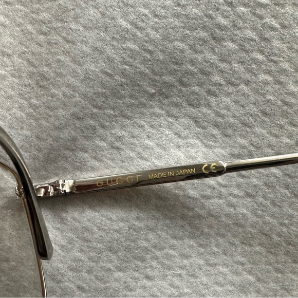 Yellow Gucci - Picture 3 of 4